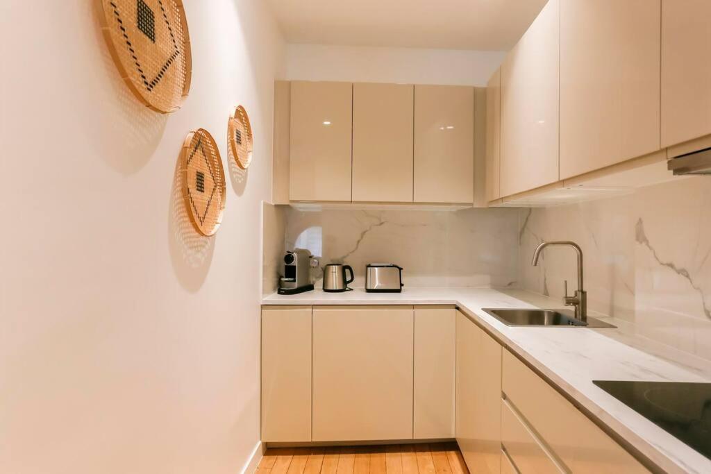 Modern 2 Bedrooms Near Louvre ปารีส ภายนอก รูปภาพ