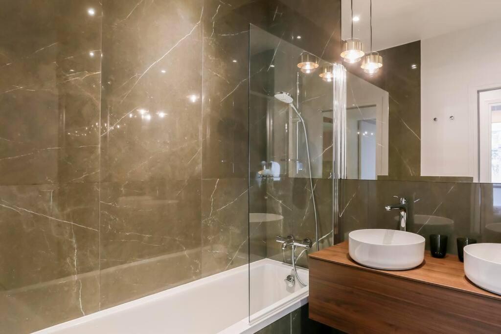 Modern 2 Bedrooms Near Louvre ปารีส ภายนอก รูปภาพ