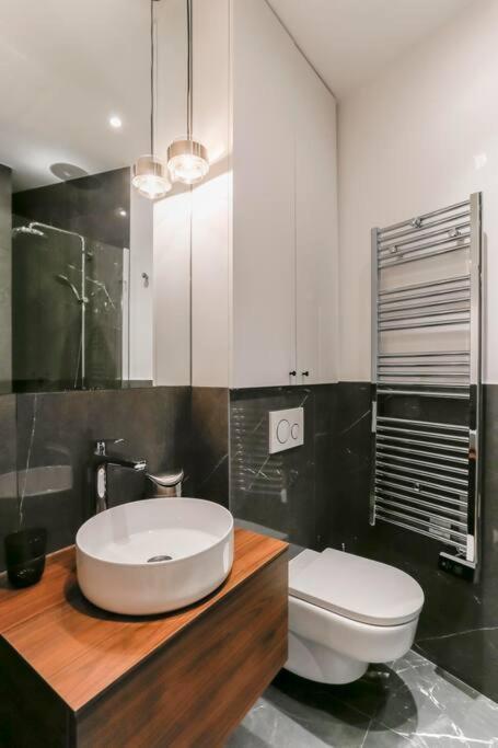 Modern 2 Bedrooms Near Louvre ปารีส ภายนอก รูปภาพ